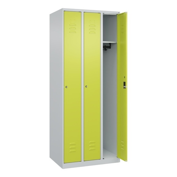 C+P Spind Classic PLUS, 3 Abteile, HxBxT 1.850 x 750 x 500 mm, lichtgrau, clowngrün, Zylinderschloss, ohne Mitteltrennwand