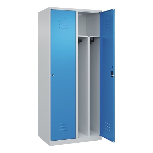 C+P Spind Classic PLUS, 2 Abteile, lichtgrau / lichtblau, B 800 mm, mit Bodengleitern, Zylinderschloss, Trennwand mittig