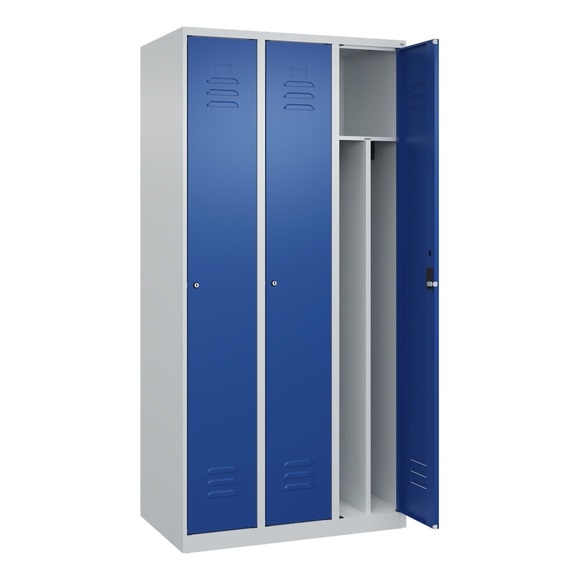 C+P Spind Classic PLUS, 3 Abteile, lichtgrau / enzianblau, B 900 mm, mit Bodengleitern, Zylinderschloss, Trennwand mittig