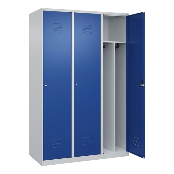 C+P Spind Classic PLUS, 3 Abteile, lichtgrau / enzianblau, B 1200 mm, mit Bodengleitern, Zylinderschloss, Trennwand mittig