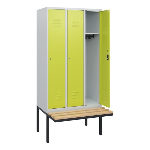 C+P Spind Classic PLUS, 3 Abteile, HxBxT 1.950 x 900 x 815 mm, Zylinderschloss, auskragende Bank aus Buche, lichtgrau, clowngrün
