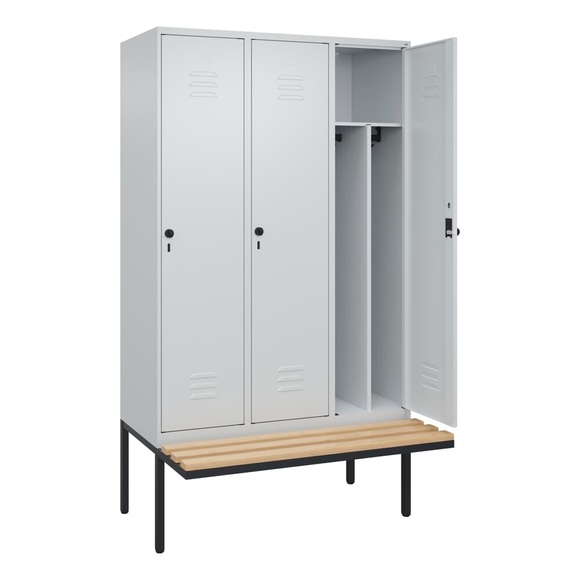 C+P Spind Classic PLUS Sitzbank, 3 Abteile, mittig, lichtgrau, B 1200 mm, Sicherheits-Drehriegel, auskragend, Buche-Hartholz