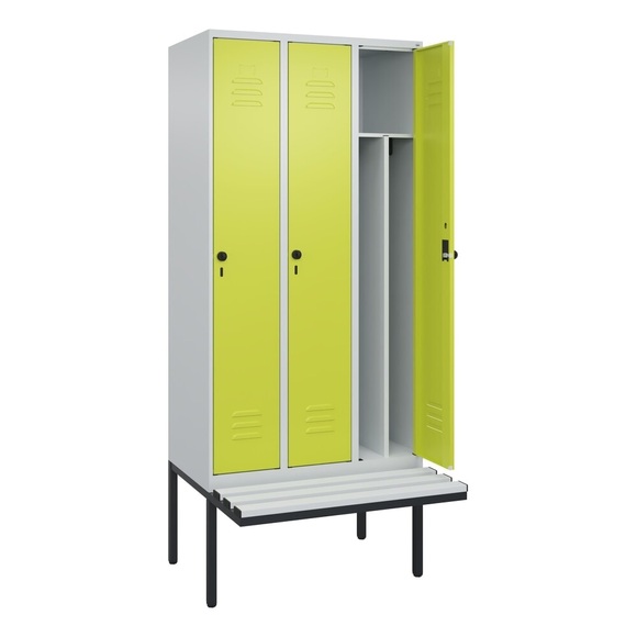 C+P Spind Classic PLUS, 3 Abteile, Trennwand, HxBxT 2.120 x 900 x 815 mm, für Vorhängeschloss, auskragende Bank aus Kunststoff, lichtgrau, clowngrün