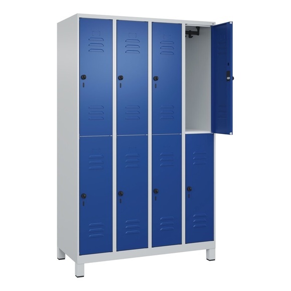 C+P Doppelstock-Spind Classic PLUS, 4 Abteile, lichtgrau / enzianblau, HxB 1950 x 1200 mm, mit Füßen, Drehriegel