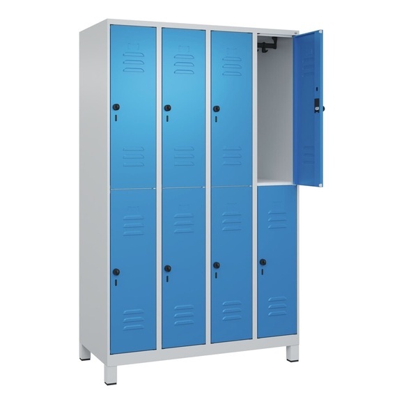 C+P Doppelstock-Spind Classic PLUS, 4 Abteile, lichtgrau / lichtblau, HxB 1950 x 1200 mm, mit Füßen, Drehriegel