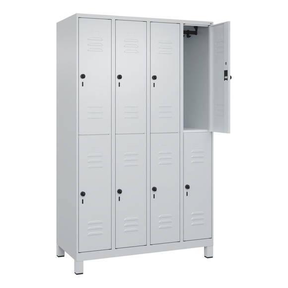 C+P Doppelstock-Spind Classic PLUS, 4 Abteile, lichtgrau, HxB 1950 x 1200 mm, mit Füßen, Drehriegel