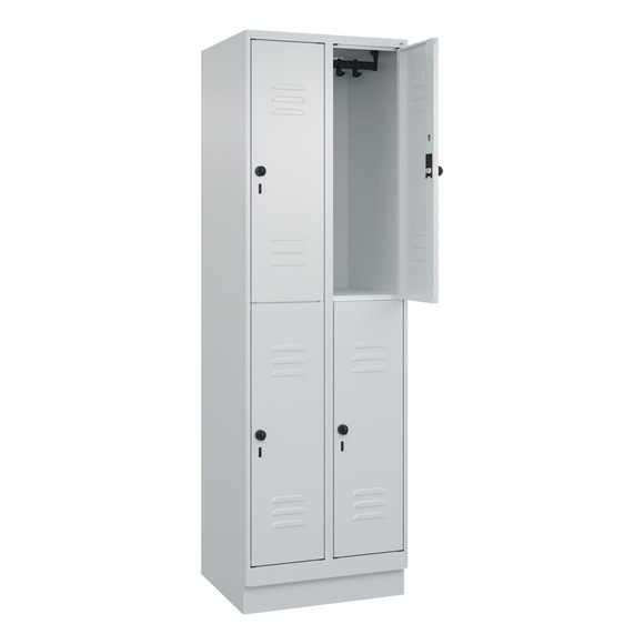 C+P Doppelstock-Spind Classic PLUS, 2 Abteile, lichtgrau, HxB 1950 x 600 mm, mit Bodensockel, Drehriegel