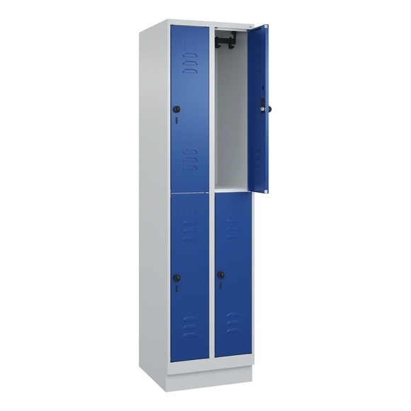 C+P Doppelstock-Spind Classic PLUS, Sockel, 2 Abteile, HxBxT 1.950 x 500 x 500 mm, lichtgrau, enzianblau, 4 Fächer, für Vorhängeschloss