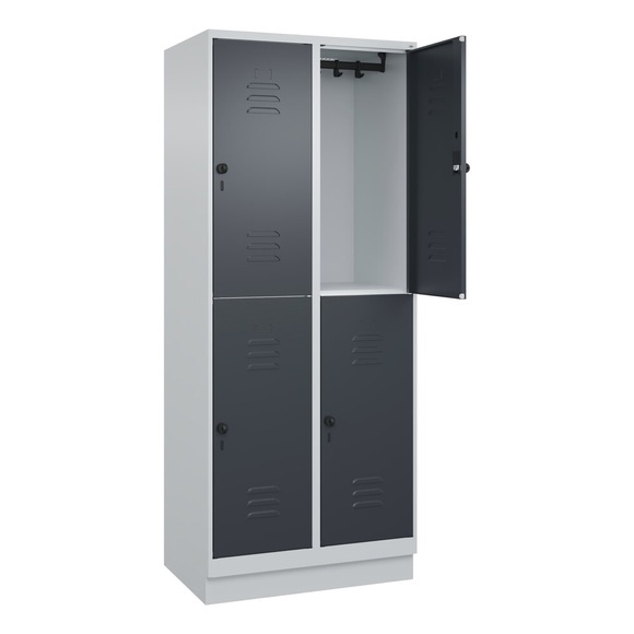 C+P Doppelstock-Spind Classic PLUS, 2 Abteile, lichtgrau / grau, HxB 1950 x 800 mm, mit Bodensockel, Drehriegel