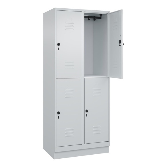 C+P Doppelstock-Spind Classic PLUS, 2 Abteile, lichtgrau, HxB 1950 x 800 mm, mit Bodensockel, Drehriegel