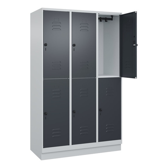 C+P Doppelstock-Spind Classic PLUS, 3 Abteile, lichtgrau / grau, HxB 1950 x 1200 mm, mit Bodensockel, Drehriegel