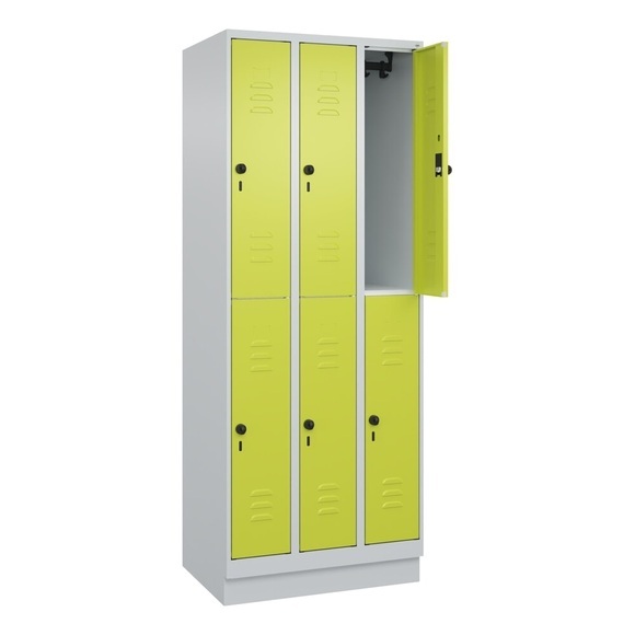 C+P Doppelstock-Spind Classic PLUS, Sockel, 3 Abteile, HxBxT 1.950 x 750 x 500 mm, lichtgrau, clowngrün, 6 Fächer, für Vorhängeschloss
