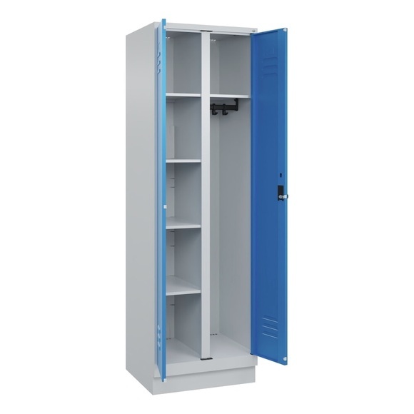 C+P Putzmittelspind Classic PLUS, 1 Abteil, Trennwand mittig, lichtgrau / lichtblau, B 600 mm, mit Bodensockel, Drehriegel