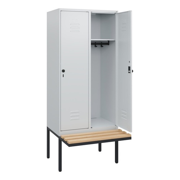 C+P Spind Classic PLUS, 2 Abteile, HxBxT 1.950 x 800 x 815 mm, für Vorhängeschloss, auskragende Bank aus Buche, lichtgrau, lichtgrau