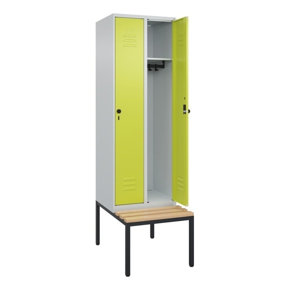 C+P Spind Classic PLUS, 2 Abteile, HxBxT 2.120 x 600 x 815 mm, für Vorhängeschloss, untergebaute Bank aus Buche, lichtgrau, clowngrün