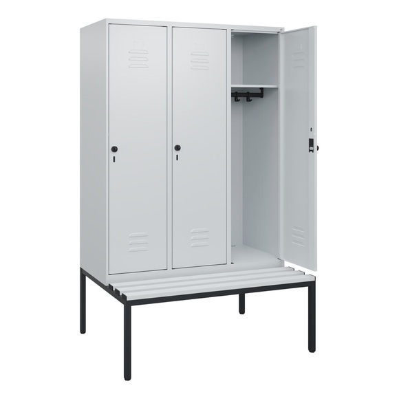 C+P Spind Classic PLUS, 3 Abteile, HxBxT 1.950 x 1.200 x 815 mm, für Vorhängeschloss, untergebaute Bank aus Kunststoff, lichtgrau, lichtgrau