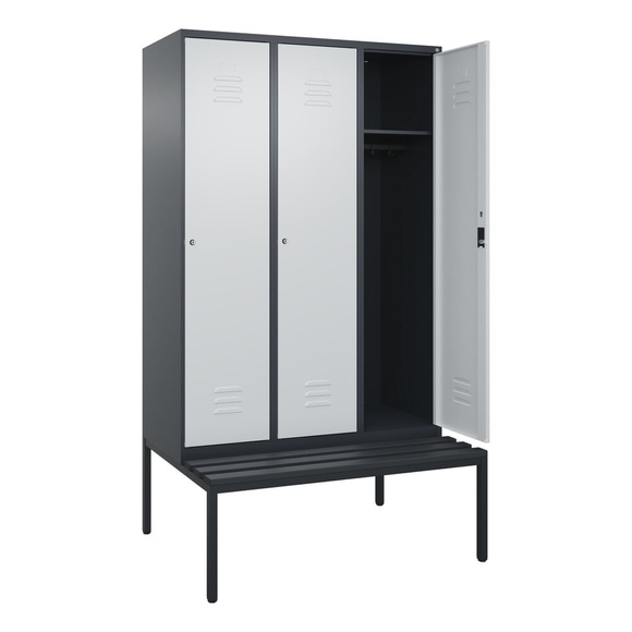 C+P Spind Classic PLUS, 3 Abteile, HxBxT 2.120 x 1.200 x 815 mm, Zylinderschloss, untergebaute Bank aus Kunststoff, anthrazitgrau, lichtgrau