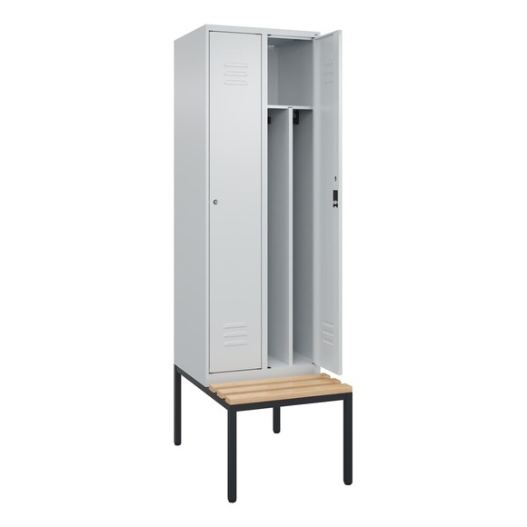 C+P Spind Classic PLUS Sitzbank, 2 Abteile, mittig, lichtgrau, B 600 mm, Zylinderschloss, untergebaut, Buche-Hartholz