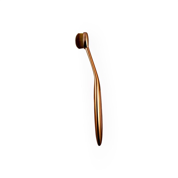 Makeup Revolution - Ovaler Lidschatten-Pinsel - Precision Brush Oval Eye (BR062OE)