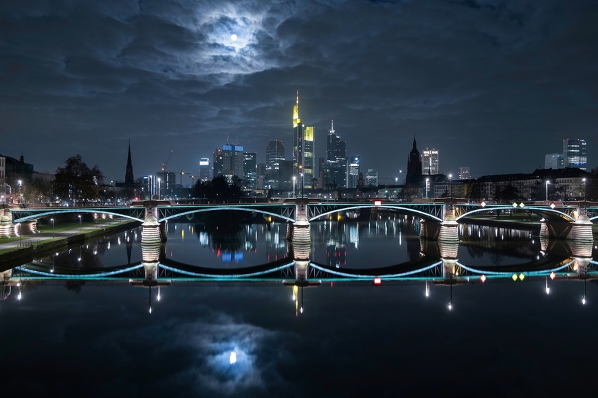 Papermoon Fototapete »Photo-Art MIKE / MATCH-PHOTO, FRANKFURT AM VOLLMOND«, Vliestapete, hochwertiger Digitaldruck, inklusive Kleister