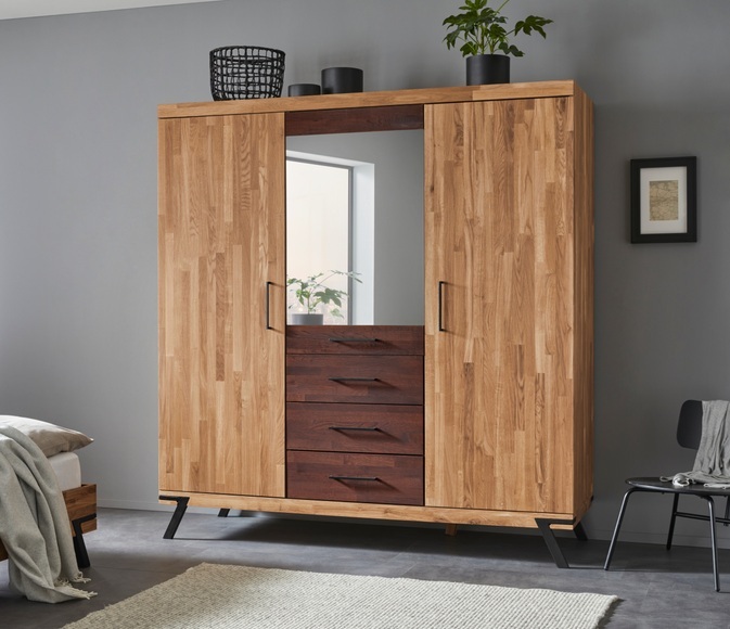Places of Style Kleiderschrank »Flevers«, aus Eiche massiv, mit Soft-close-Funktion