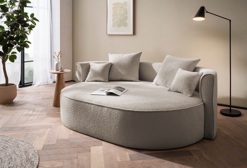 LeGer Home by Lena Gercke 2,5-Sitzer »ISALIE, rundes Loungesofa, mit Kissen, perfekt gepolstert«, moderne Stoffe, mit 4 Zierkissen, extra grosse Sitzfläche