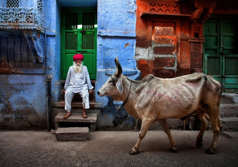 Papermoon Fototapete »Photo-Art FADHEL ALMUTAGHAWI, INDIEN«, Vliestapete, hochwertiger Digitaldruck, inklusive Kleister