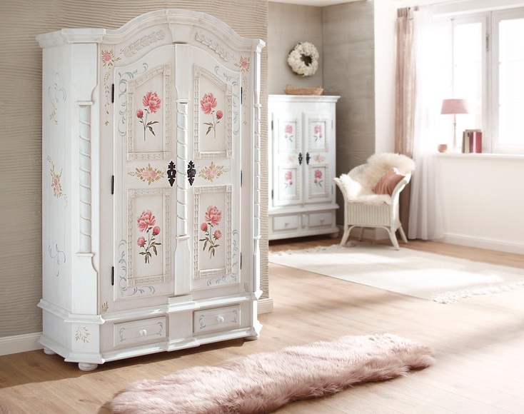 Premium collection by Home affaire Drehtürenschrank »Taunus«, aus massivem Fichtenholz, mit dekorativen Blumenprint auf den Fronten, Höhe 189 cm