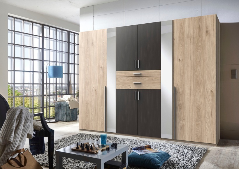 Drehtürenschrank in Eichefarben