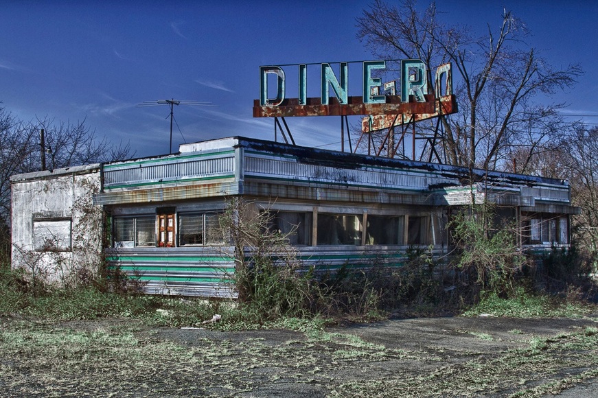 Papermoon Fototapete »VINTAGE DINER-ROUTE 66 VERLASSENER ORT RETRO AMERIKA«, Vliestapete, hochwertiger Digitaldruck, inklusive Kleister