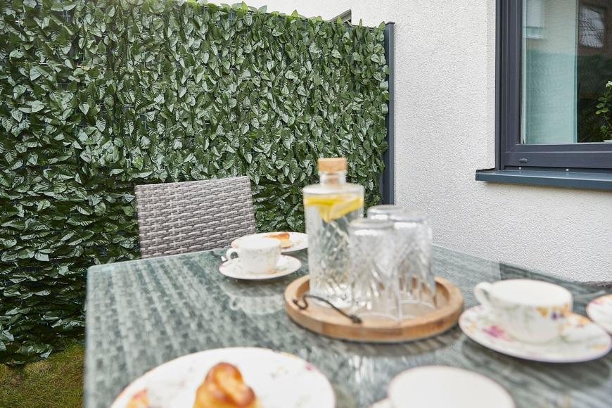 GardenDeluxe living Kunstranke »Dekozaun Spalier Lorbeerblatt«, Rankgitter mit Kunstranke, natürliche Optik, dekorativer Sichtschutz