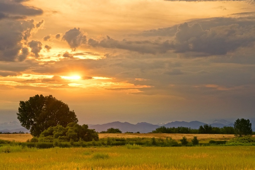 Papermoon Fototapete »Sonnenuntergangslandschaft«, Vliestapete, hochwertiger Digitaldruck