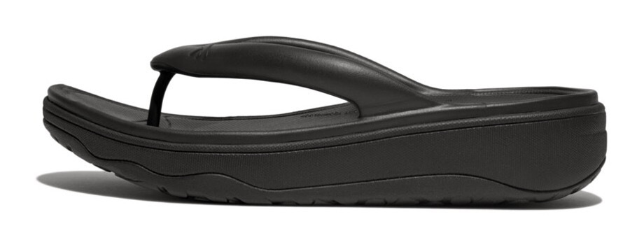 Fitflop Zehentrenner »RELIEFF RECOVERY TOE-POST SANDALS - TONAL RUBBER«, Keilabsatz, Sommerschuh, Schlappen mit Microwobbleboard