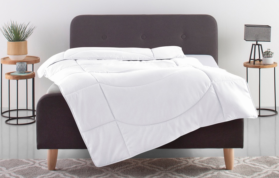 Microfaserbettdecke, »Microlux«, Traumecht, Füllung: Polyester, Bezug: *Von Testschläfern im Juni 2013 mit »GUT« (1,8) bewertet (getestet wurde das 4-Jahreszeiten-Bett in der Grösse 135/200), kochfest bis 95 °C, zum Spitzenpreis!