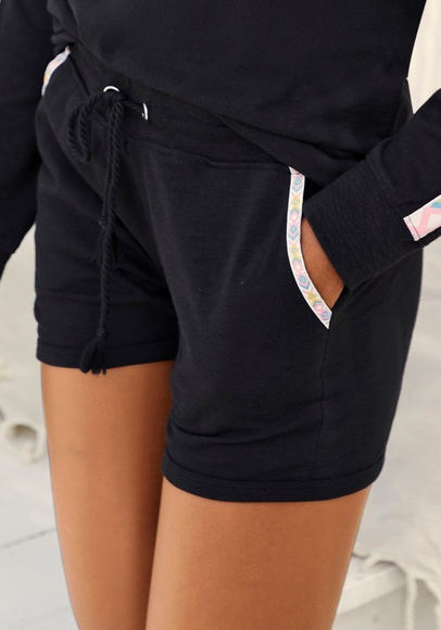 Buffalo Sweatshorts, mit Kordelzug und seitlichen Taschen