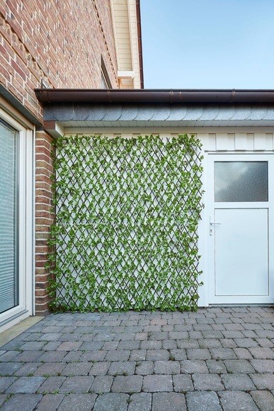 GardenDeluxe living Dekozaun »Spalier Jadeblatt«, ausziehbarer Zaun, mit Kunstranke, natürliche Optik, Sichtschutz