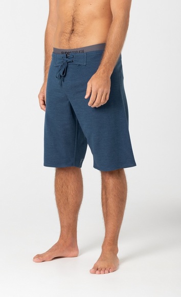 SUPER.NATURAL Shorts »M ALL DAY SHORTS«, mit coolem Backprint und praktischer Seitentasche mit Schlüsselanhänger, feinster Merino-Materialmix