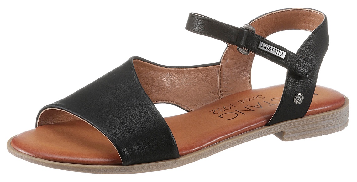 Mustang Shoes Riemchensandale, in trendiger, asymmetrischer Optik