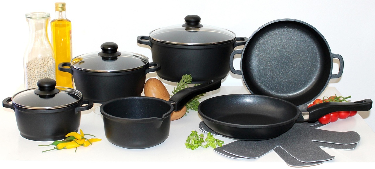 Elo - Meine Küche Topf-Set (Set, 10-tlg., 4 Töpfe, 3, Deckel, 2 Pfannen, 1 Paar Pfannenschoner)