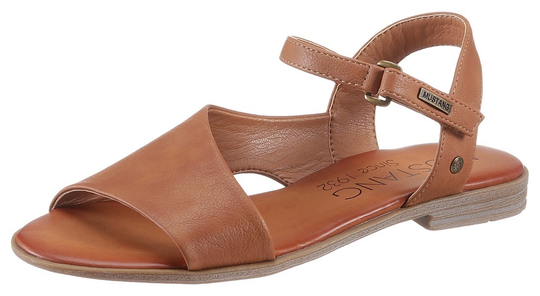 Mustang Shoes Riemchensandale, in trendiger, asymmetrischer Optik