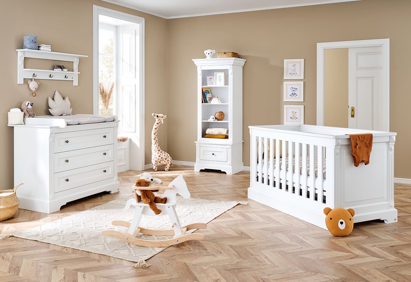 Pinolino® Babymöbel-Set »Emilia«, (Spar-Set, 3 St., Kinderbett, Wickelkommode, Wandregal), breit; mit Kinderbett, Wickelkommode & Wandregal