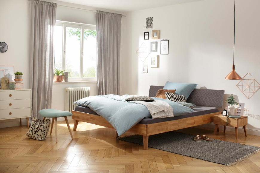 Home affaire Bett »Natali«, aus massiver Eiche, gepolstertes Kopfteil mit Kunstlederbezug