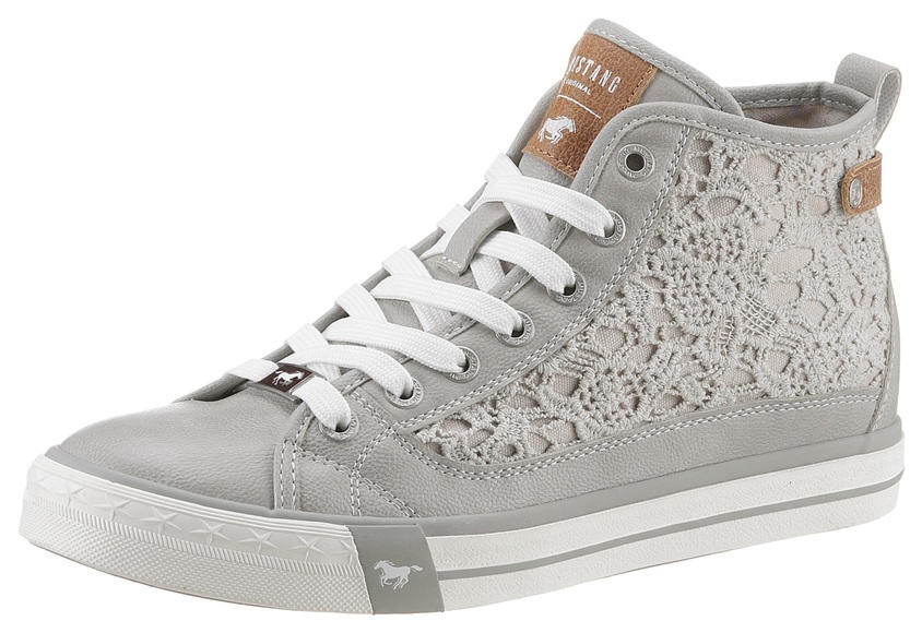 Mustang Shoes Sneaker, mit feinen Häkelapplikationen