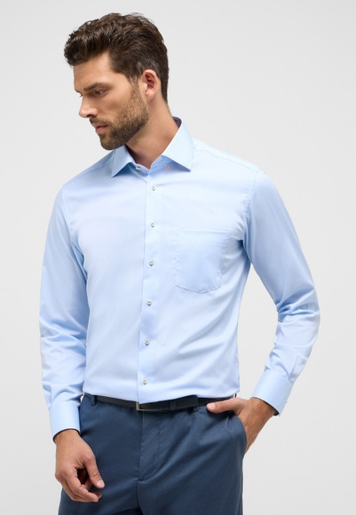 MODERN FIT Hemd in hellblau unifarben