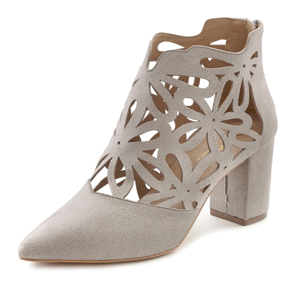 LASCANA Stiefelette, mit femininer Spitze und Blockabsatz VEGAN