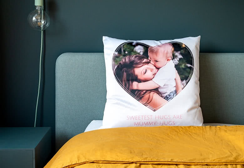 Fotokissen personalisiert (60x60 cm. doppelseitig bedruckt. Polyester. inkl. Füllung)