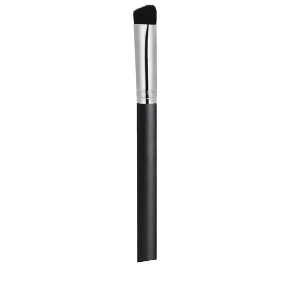 MAC 106 Triangular Concealer Brush Concealerpinsel