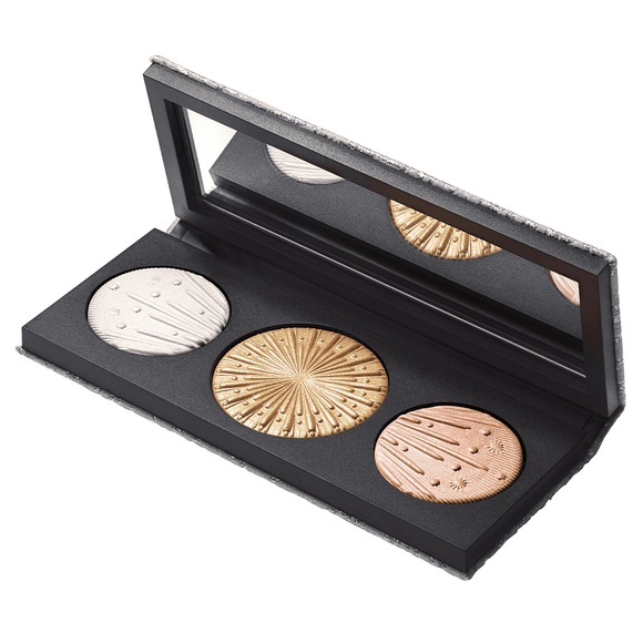 MAC Cosmetics Flashing Ice Extra Dimension Skinfinish Trio Light Damen