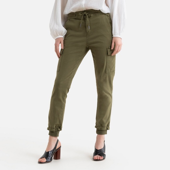 Cargo-Hose mit Bindeband und Taschen