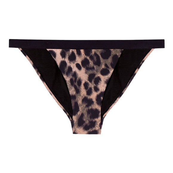 Bikini-Slip Ghana, Tanga
